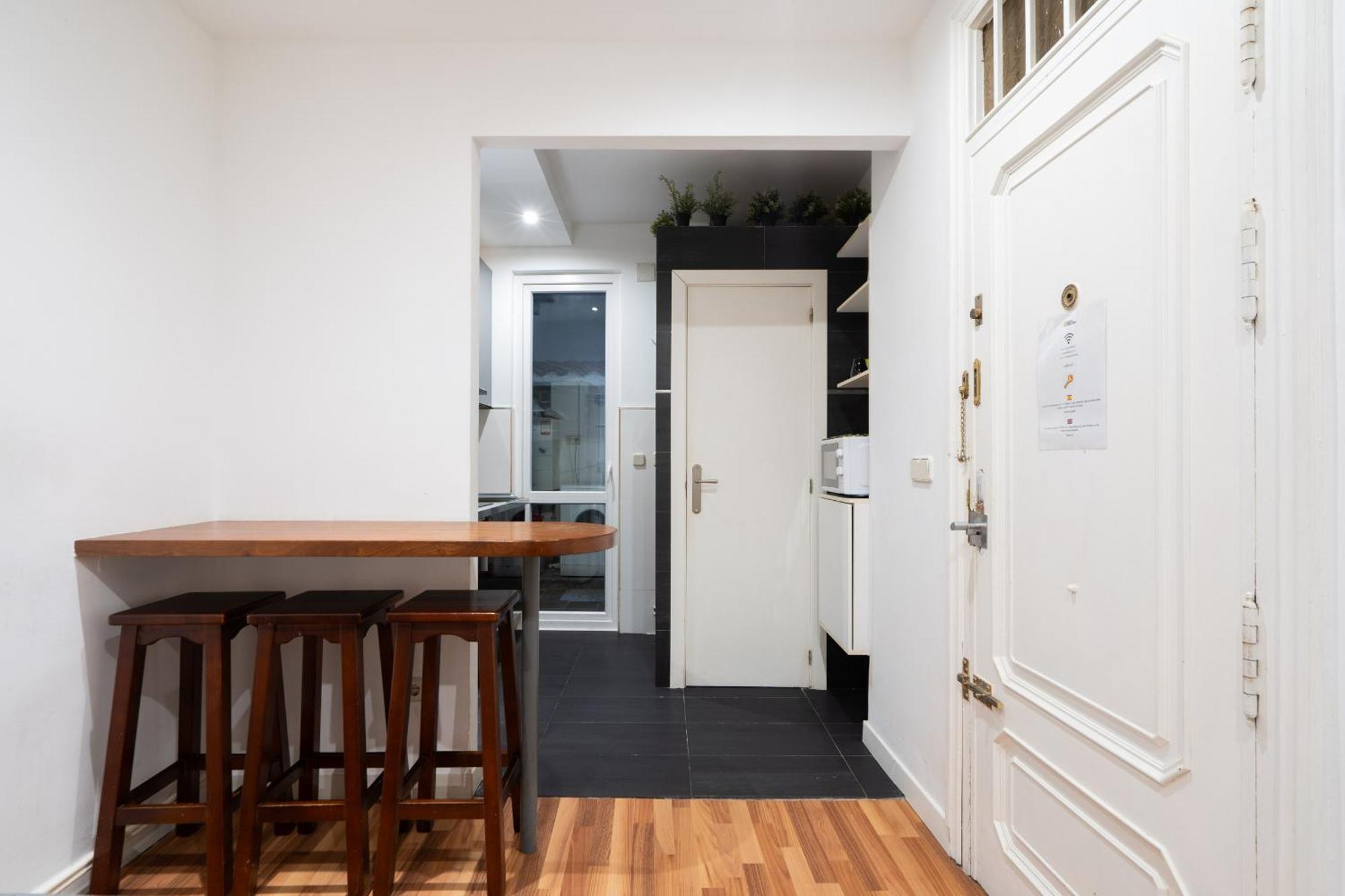 Apartamento En La Plaza De Lavapies Alquiler Temporal Madrid Luaran gambar