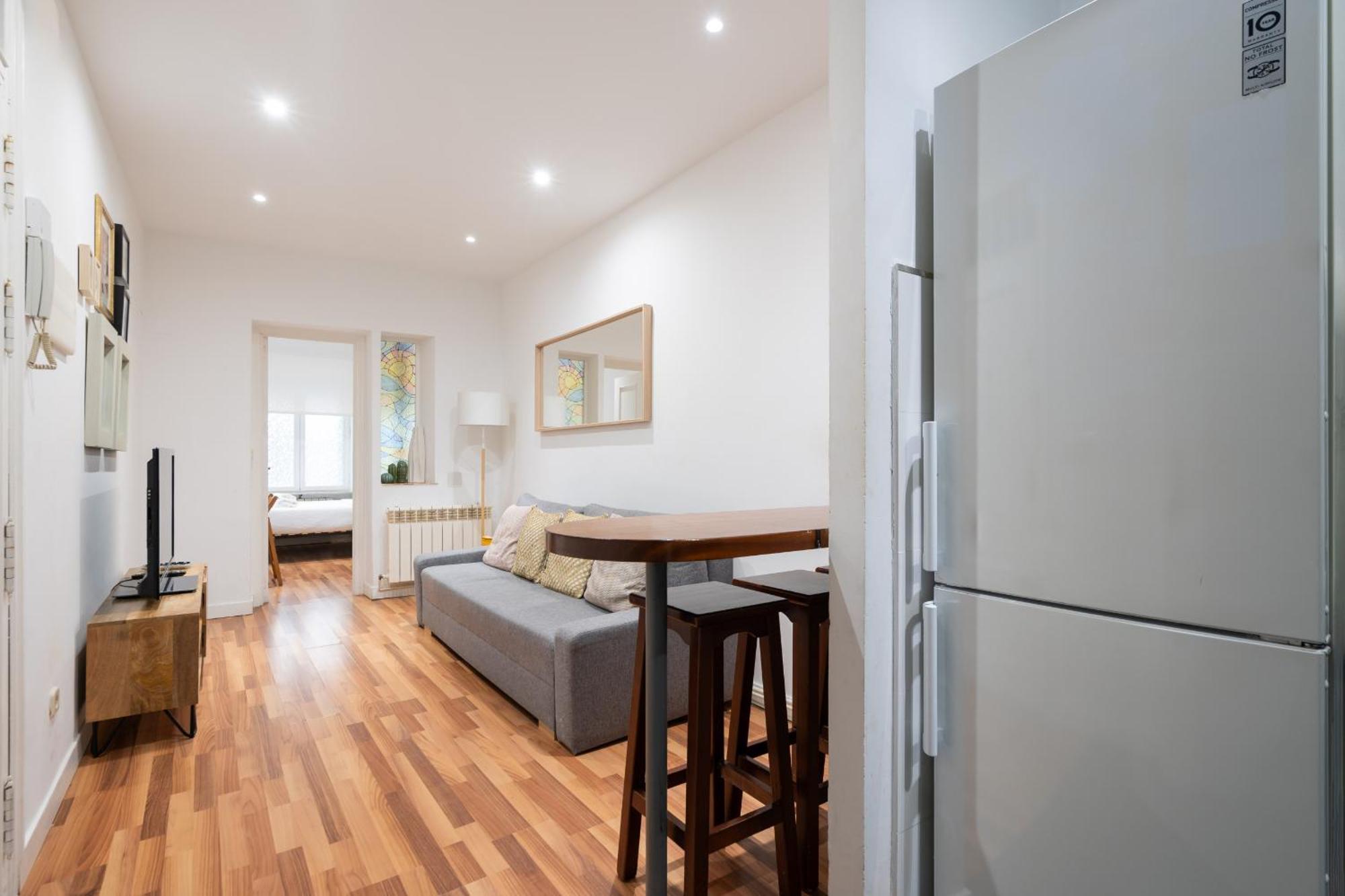 Apartamento En La Plaza De Lavapies Alquiler Temporal Madrid Luaran gambar