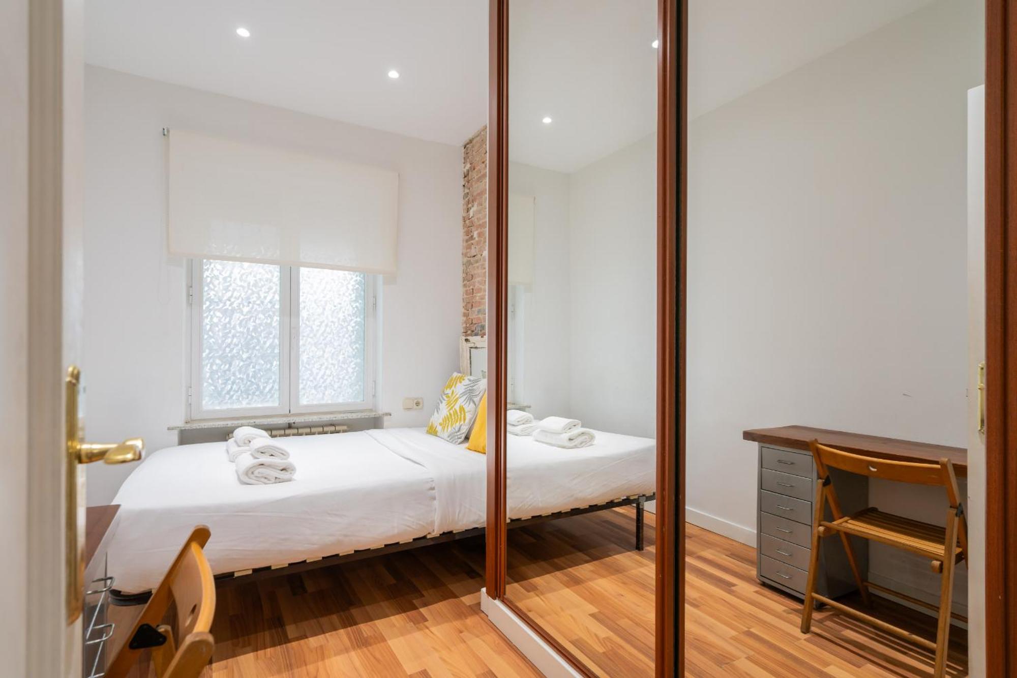 Apartamento En La Plaza De Lavapies Alquiler Temporal Madrid Luaran gambar