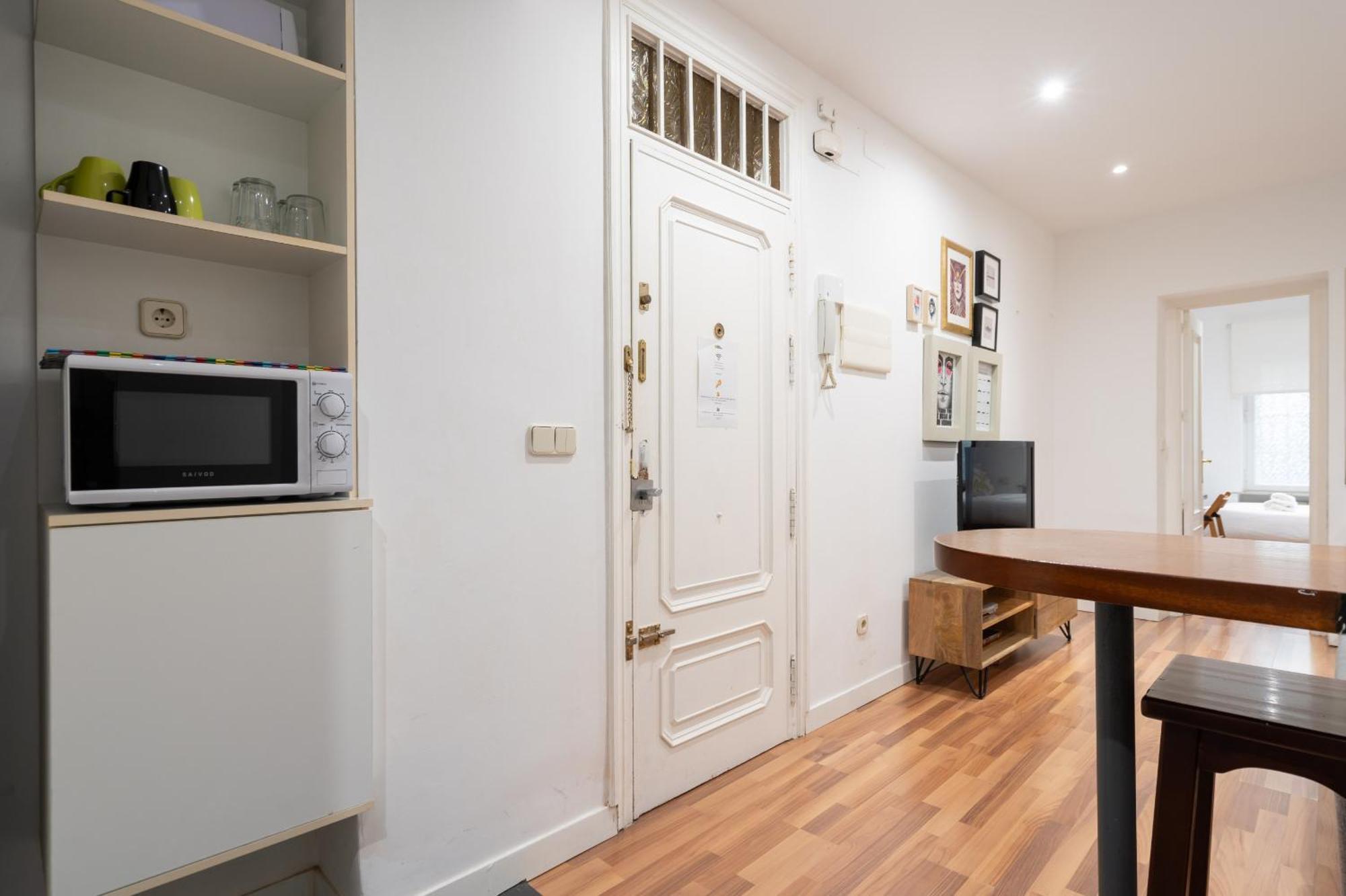 Apartamento En La Plaza De Lavapies Alquiler Temporal Madrid Luaran gambar