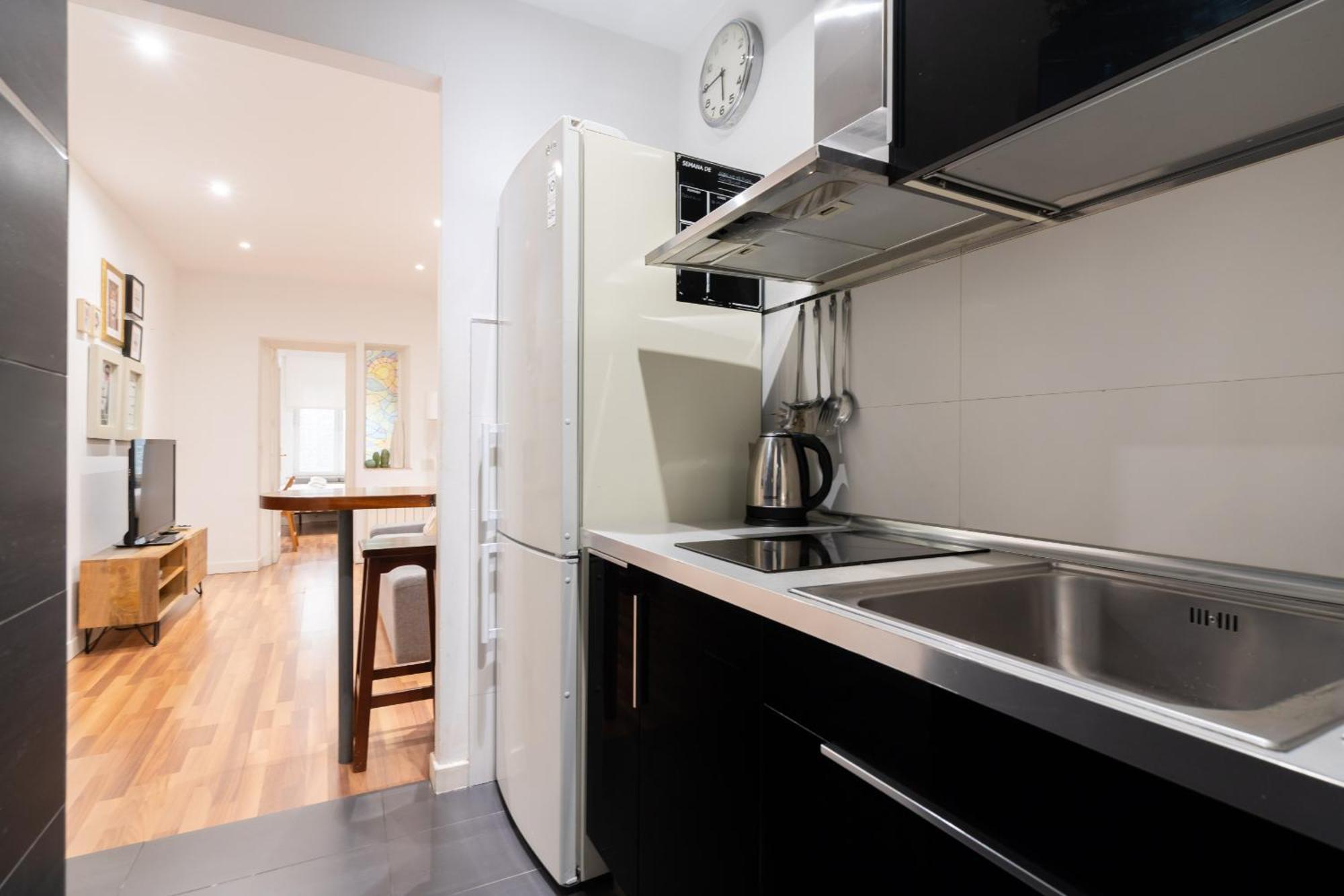 Apartamento En La Plaza De Lavapies Alquiler Temporal Madrid Luaran gambar