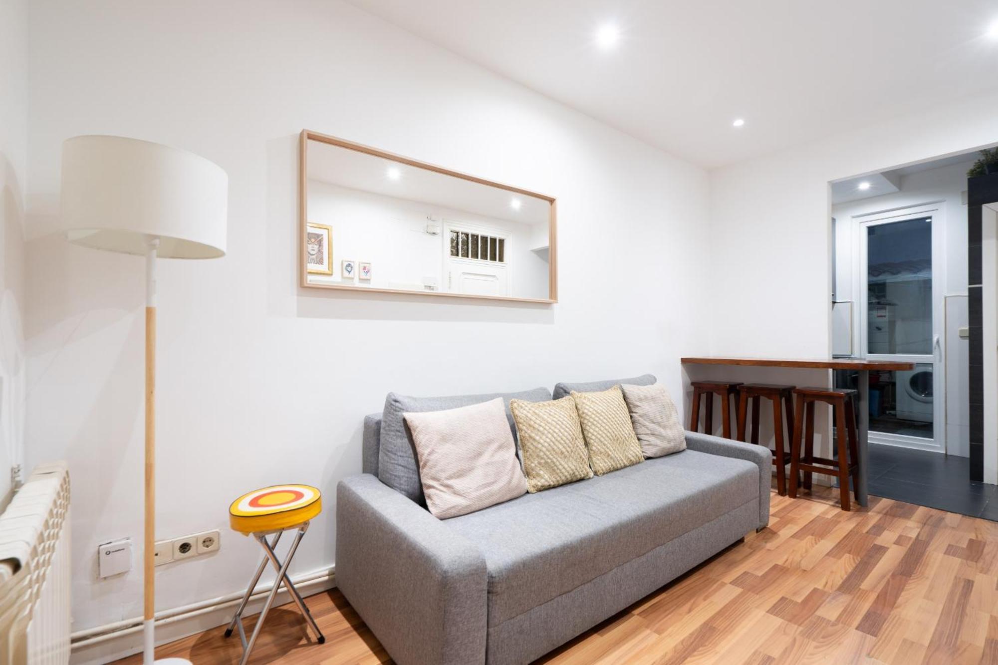 Apartamento En La Plaza De Lavapies Alquiler Temporal Madrid Luaran gambar
