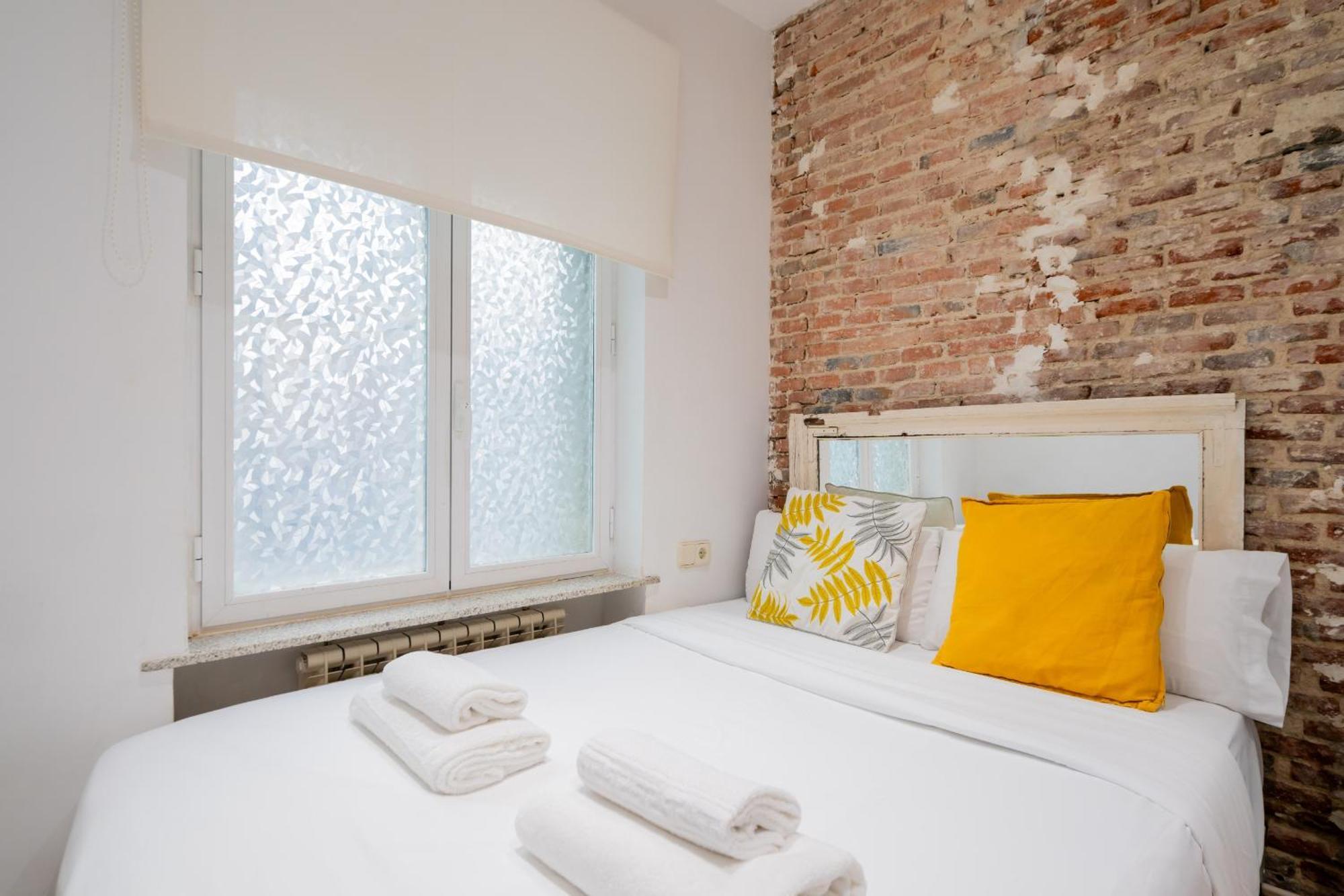Apartamento En La Plaza De Lavapies Alquiler Temporal Madrid Luaran gambar