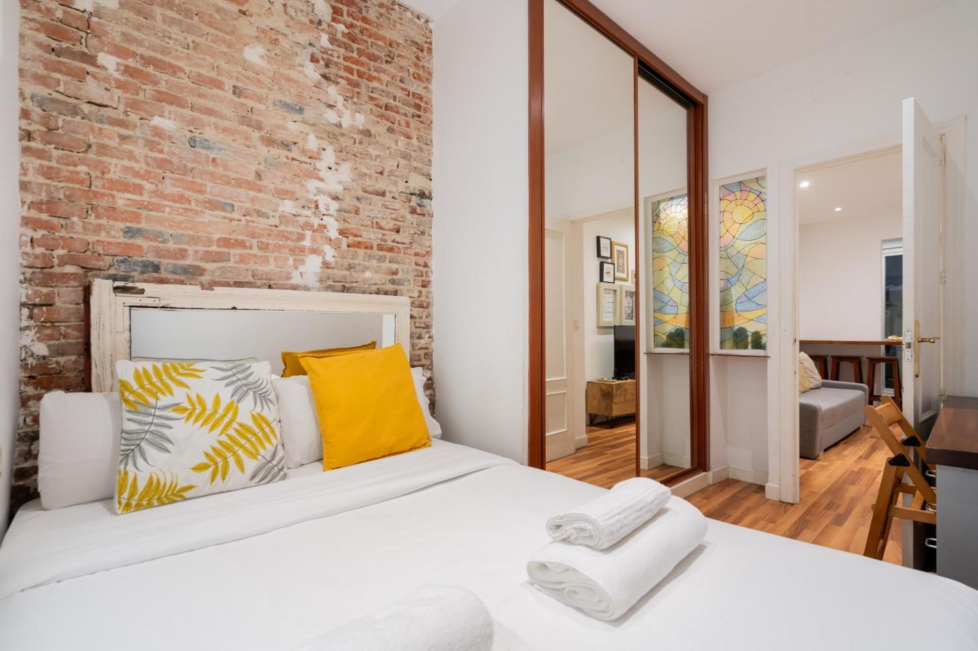 Apartamento En La Plaza De Lavapies Alquiler Temporal Madrid Luaran gambar