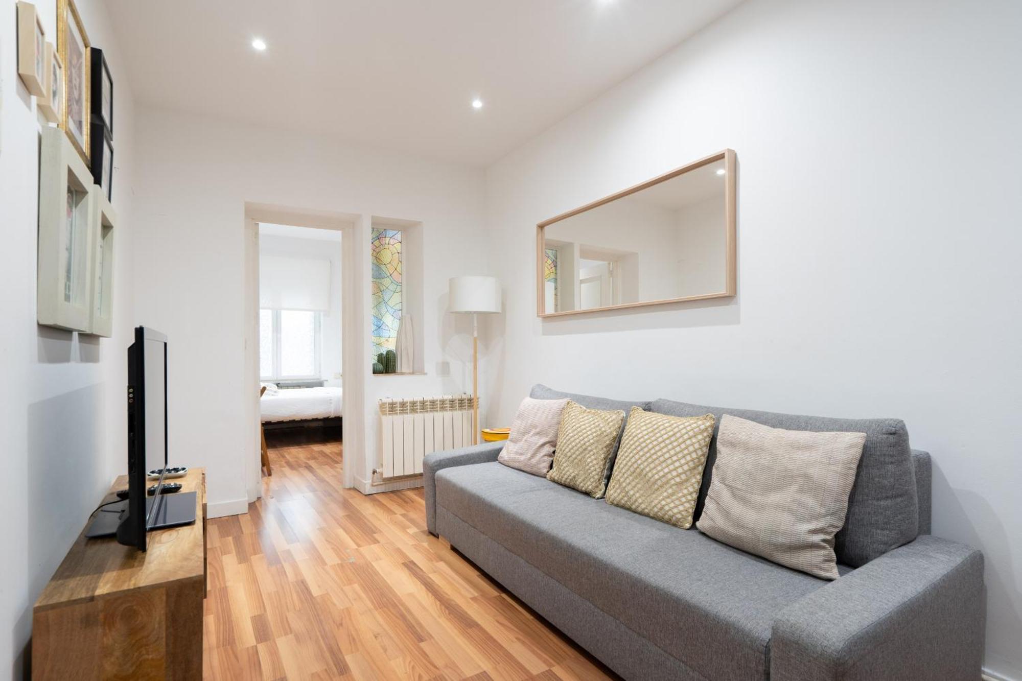 Apartamento En La Plaza De Lavapies Alquiler Temporal Madrid Luaran gambar
