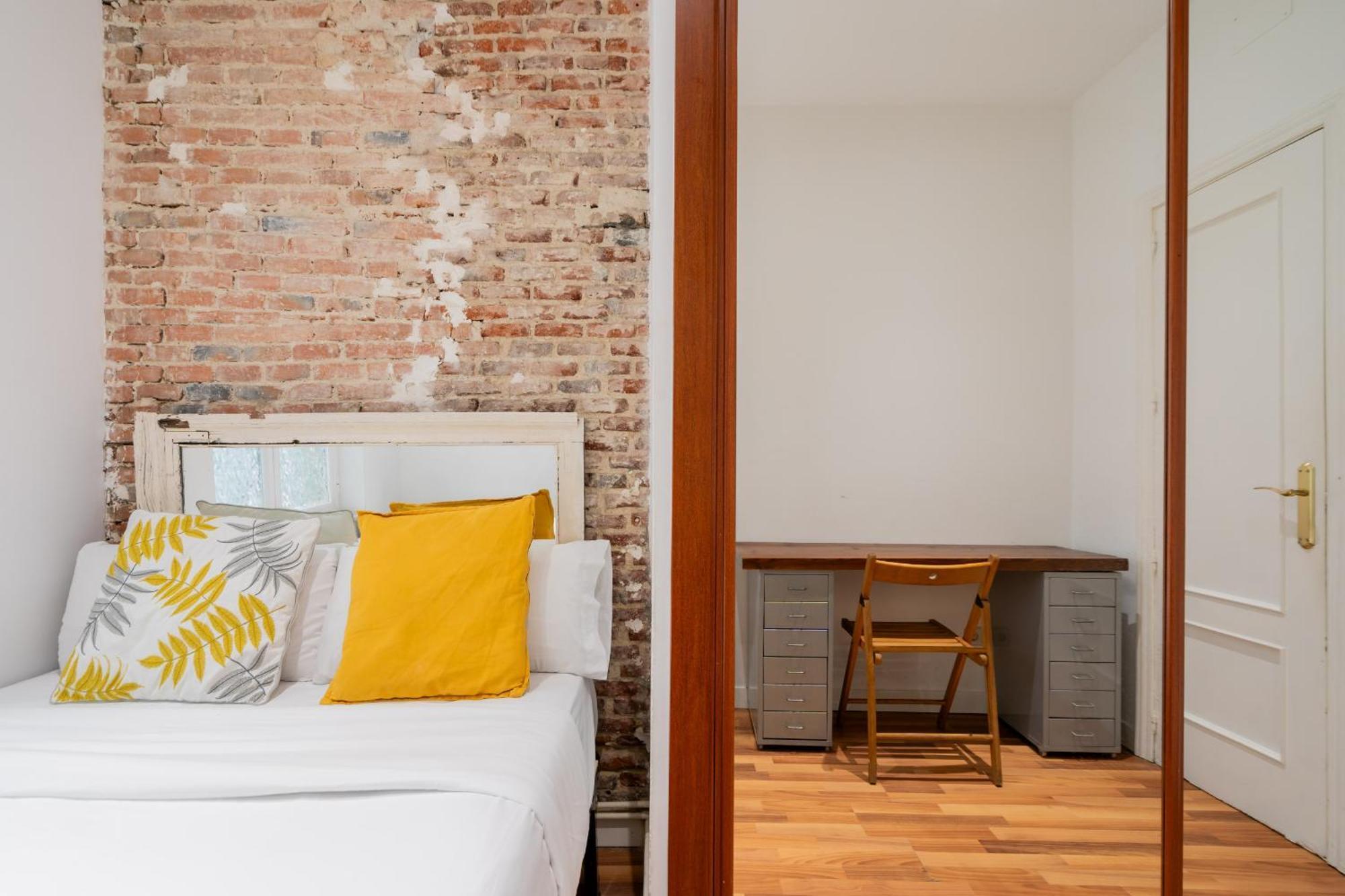 Apartamento En La Plaza De Lavapies Alquiler Temporal Madrid Luaran gambar