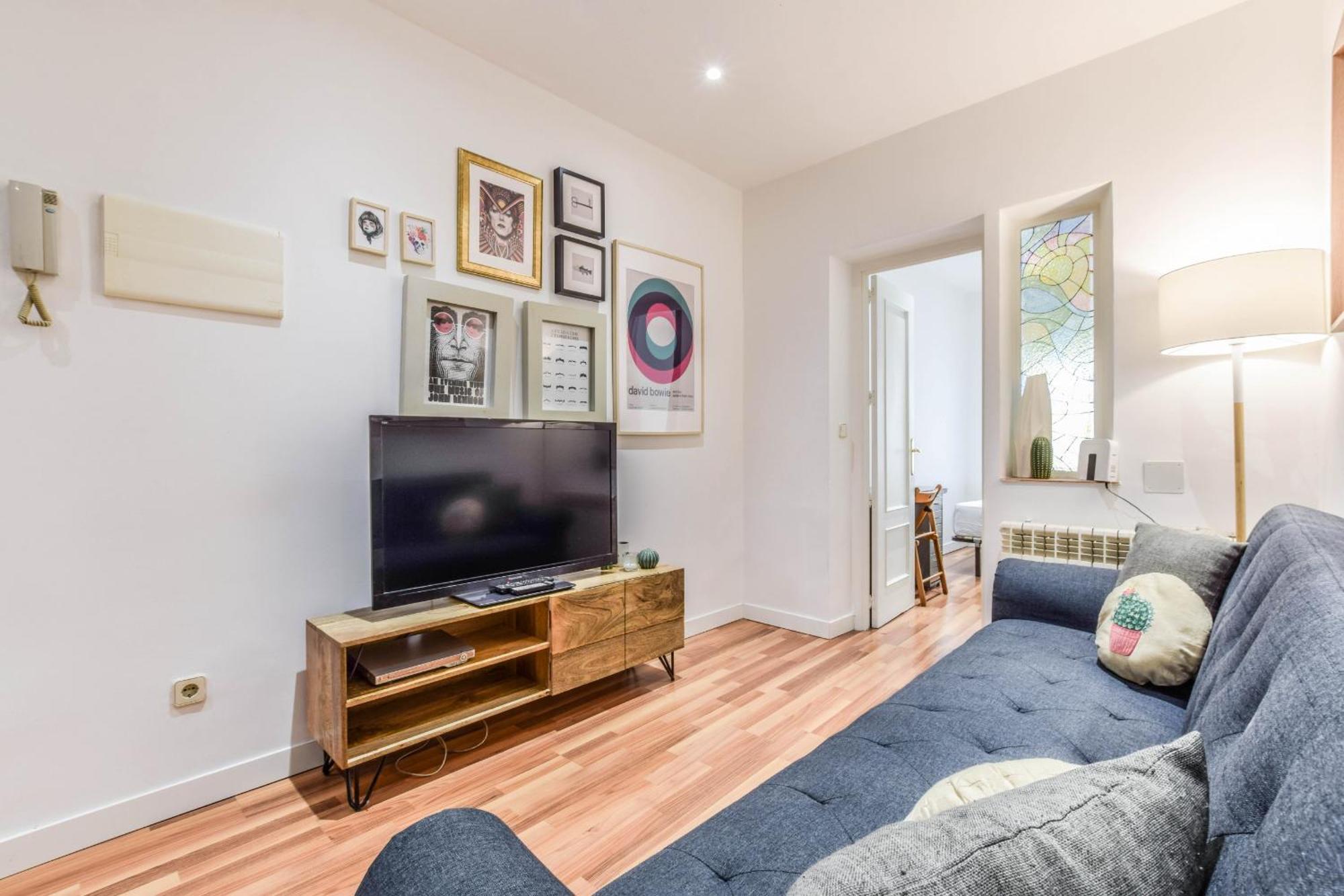 Apartamento En La Plaza De Lavapies Alquiler Temporal Madrid Luaran gambar